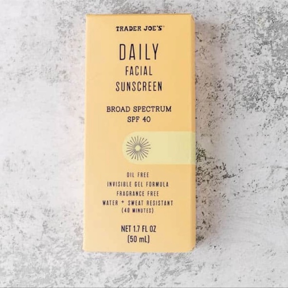 Trader Joe’s Daily Facial Sunscreen Broad Spectrum SPF 40 - Picture 2 of 5